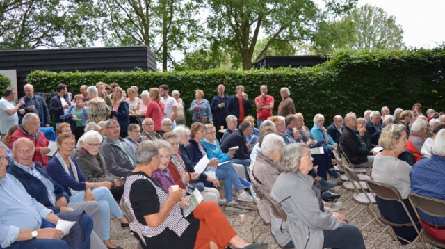 Efkes stille staon bie (vrijdag 10 juni 2022)